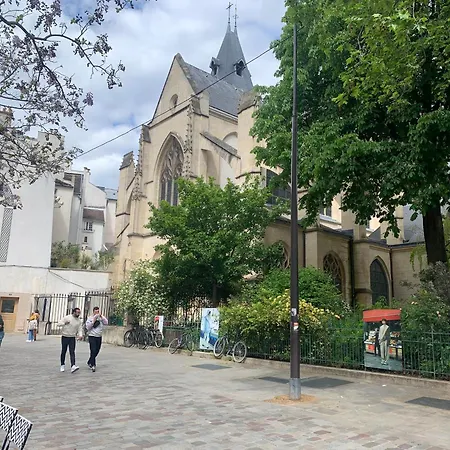 Quiet In Center - Mouffetard District Paris