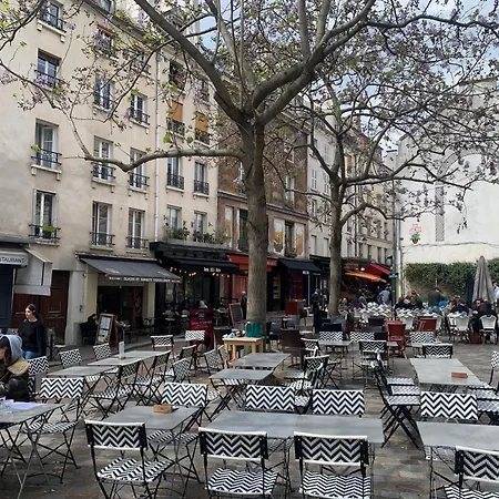 Quiet In Center - Mouffetard District